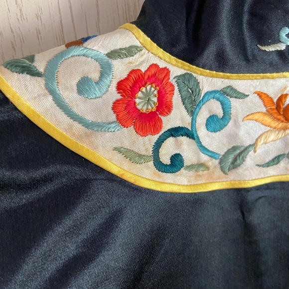 Vintage 1960s Bai Hua Hand-Embrioidered Chinese Silk Jacket Size Medium - Picture 16 of 16